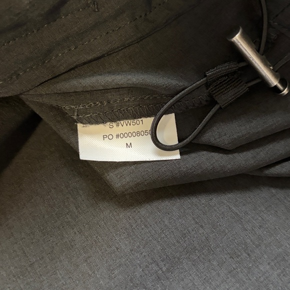 Vuori Outdoor Trainer Shell Black hooded womens lightweight pockets vw501 Sz M - Picture 12 of 16